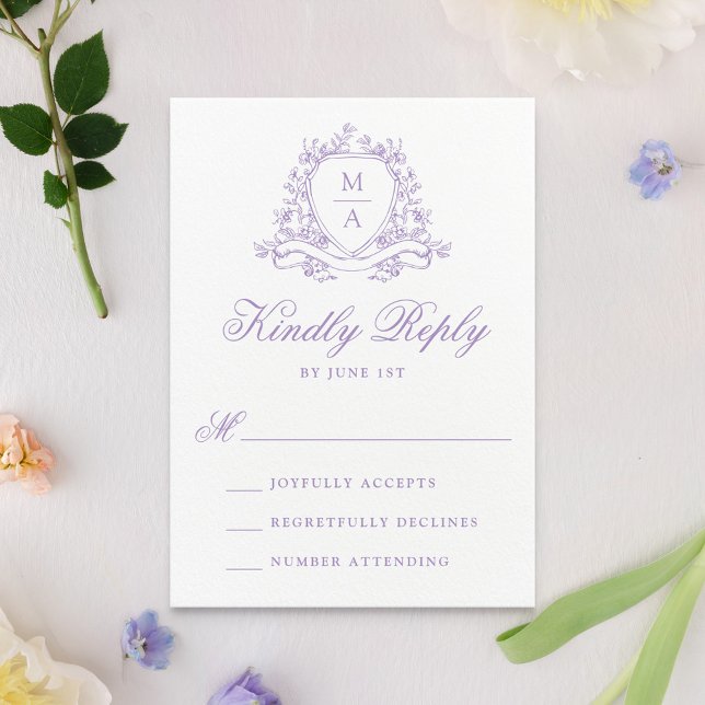 Elegante Lavender Floral Wappen Monogram Wedding RSVP Karte (Von Creator hochgeladen)