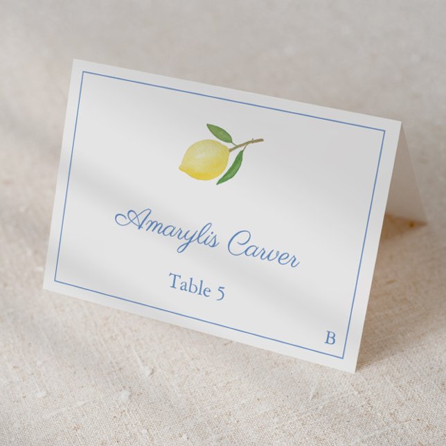 Elegante Lemons Blue Seersucker Streifen Platzkart Tischnummer (Individual place cards featuring simple single lemon and summery blue and white seersucker backer)