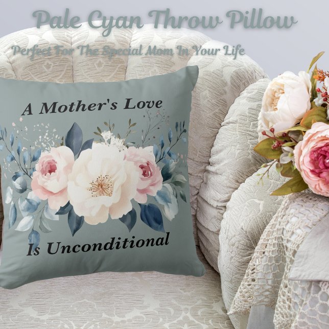 Elegante Liebe der Mutter mit Flora, blasser Cyan Kissen (Get this beautiful pale cyan throw pillow! Perfect for the special mom in your life.)