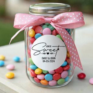 Elegante Liebe ist die Hochzeit von süßen Herzkall Runder Aufkleber