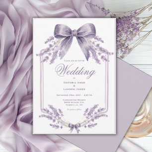 Elegante lila Blumen- und Schleifen-Hochzeitseinla Einladung