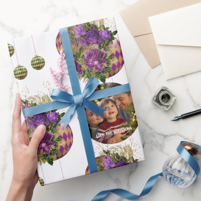 Elegante Lila Rose und Bauble Weihnachten Foto Geschenkpapier (Schenken)