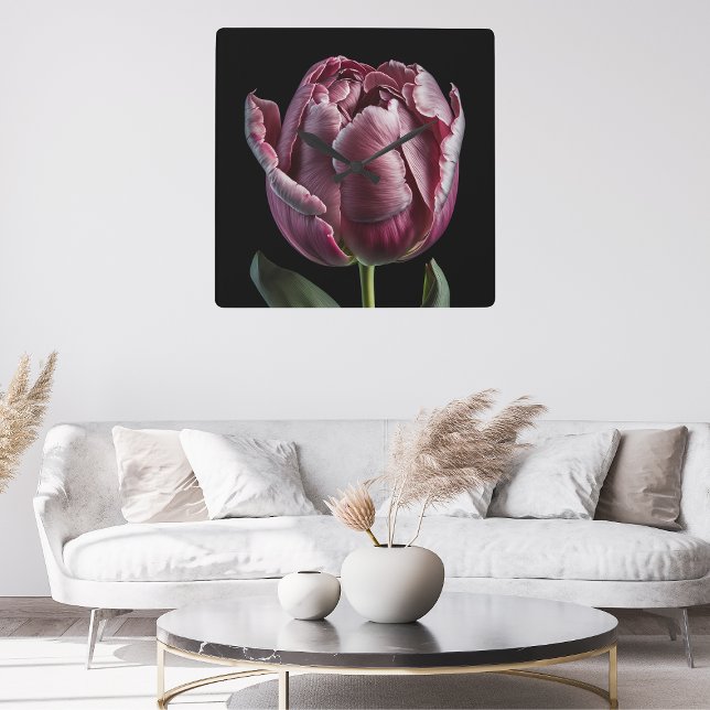 Elegante Lila Tulip Wall Clock - Blumendesign Quadratische Wanduhr (Elegant Purple Tulip Wall Clock-a stunning close-up image.)