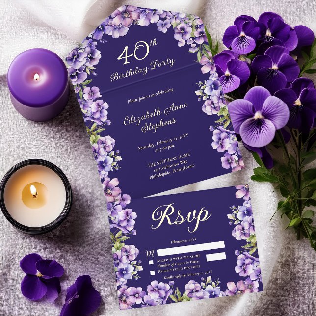 Elegante Lila Violetten Blumenmuster 40. Geburtsta All-in-One-Einladung (Elegant Boho Purple Violets Floral Formal 40th Birthday Party All in One Gold Foil Invitation)