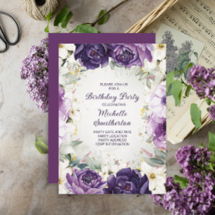 Elegante lila weiße Blumen Glitter Geburtstagseinl Einladung