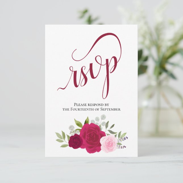 Elegante Magenta & Pink Boho Rose Bouquet Wedding RSVP Karte (Stehend Vorderseite)