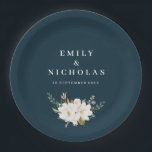 elegante magnolia blühende Hochzeit der Marine Pappteller<br><div class="desc">Eine marineblau Hintergrundfarbe und Aquarell weiße magnolische Blume.</div>