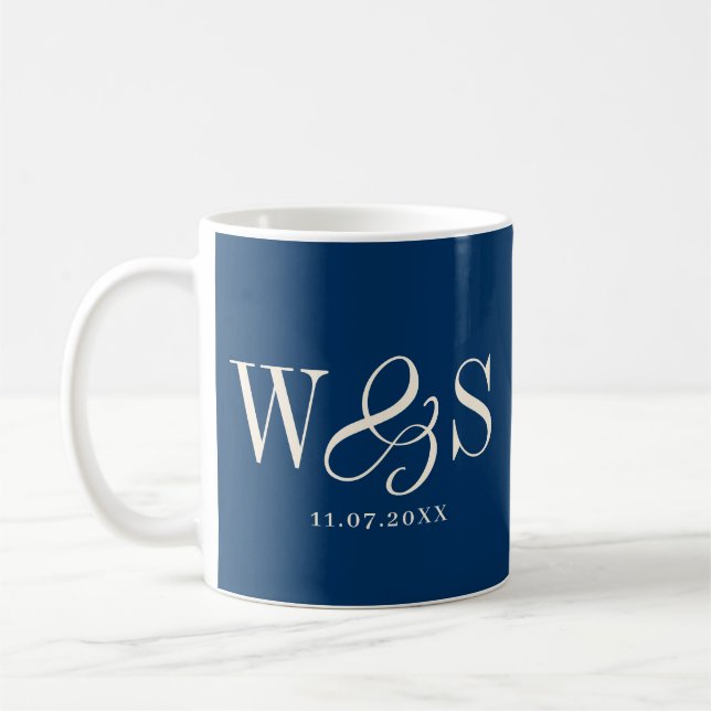 Elegante marineblaue Hochzeitspaare Kaffeetasse (Links)