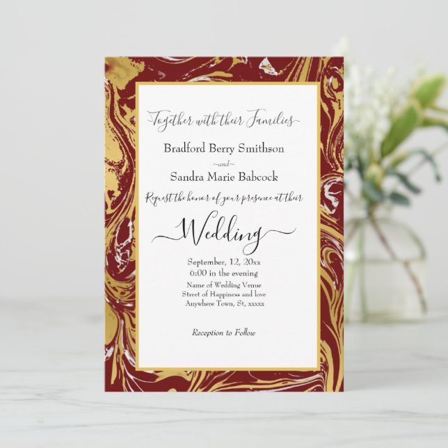 Elegante Marsala Gold Marble Hochzeit Ankündigung (Stehend Vorderseite)