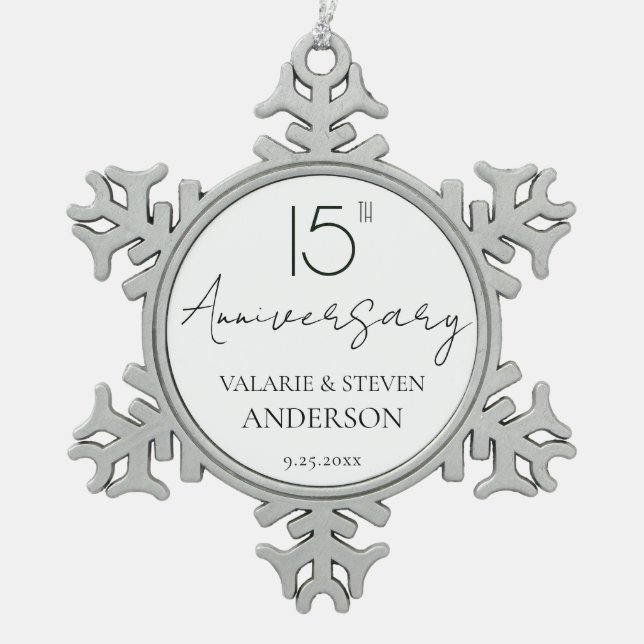 Elegante Minimal 15-jährige Hochzeit-Keramik Schneeflocken Zinn-Ornament (Vorderseite)