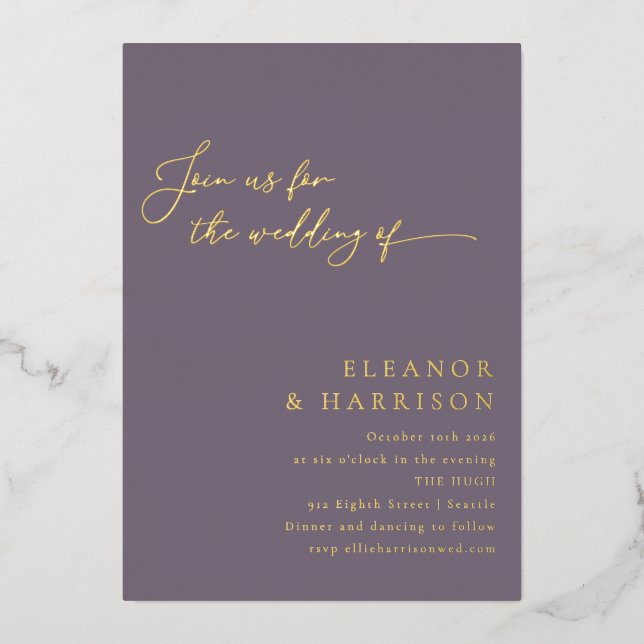 Elegante Minimal Moderne Lila Skripthochzeit Gold Folieneinladung (Vorderseite)