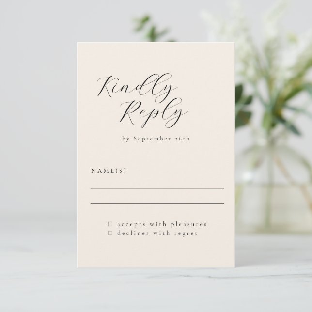 Elegante Minimalistische Hochzeit der Creme Callig RSVP Karte (Stehend Vorderseite)