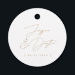 Elegante Minimalistische Namen Datum Gold-Script-H Geschenkanhänger<br><div class="desc">Personalisierte und einfach stilvolle Aufkleber mit Namen und Datum in eleganten Schriftart.</div>