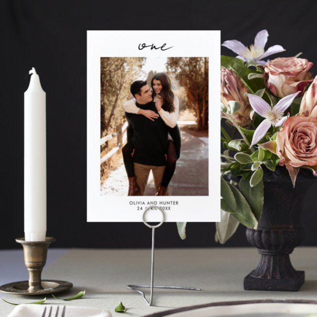 Elegante Minimalistische Schwarz-Weiß-Hochzeit Tischnummer (Von Creator hochgeladen)