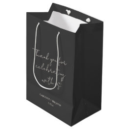 Elegante minimalistische schwarze Schrift Hochzeit Mittlere Geschenktüte
