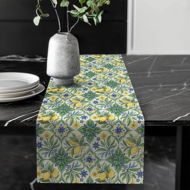 Elegante Mittelmeer-Fliesen Gelbe Zitronen Küste Großer Tischläufer (Elegant Mediterranean Tiles Yellow lemons Coastal Long Table Runner)