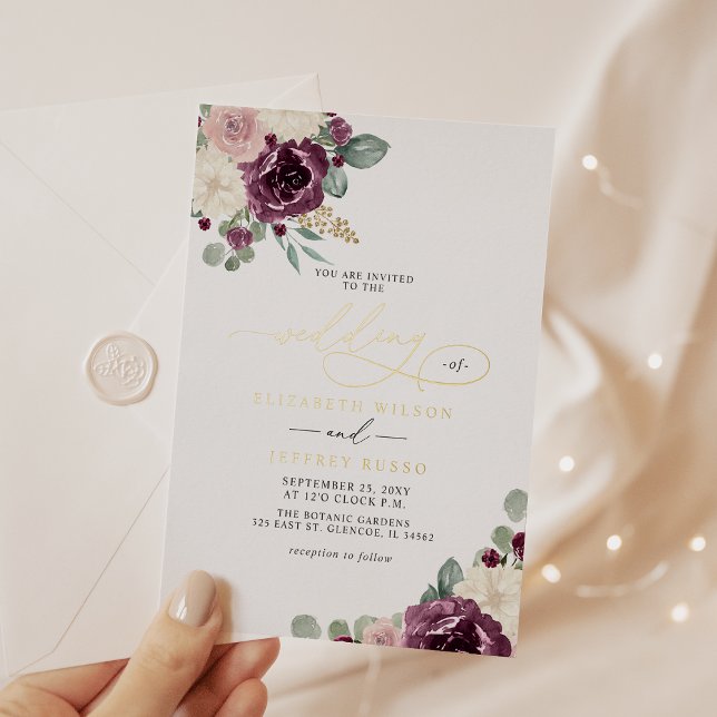Elegante Moderne Pflaumengoldblütenhochzeit Folieneinladung (Elegant Modern Plum Gold Botanical Floral Wedding Foil Invitation)