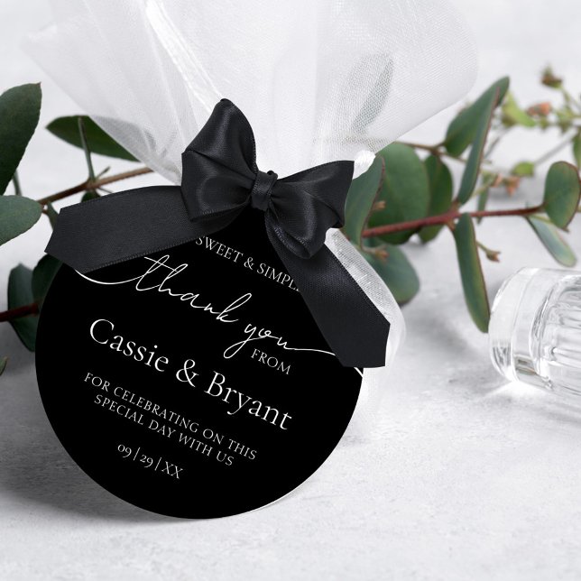 Elegante moderne Schwarz-Weiß-Hochzeit Vielen Dank Runder Aufkleber (Elegant black and white wedding sticker for thank you gifts)