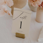 Elegante moderne Script-Hochzeitsskripte-Tischnumm<br><div class="desc">Diese luxuriösen Hochzeitsstipps sind mit eleganter Kalligraphie für ein erhöhtes Aussehen ausgestattet. Personalisieren Sie es mit Ihren Namen und Ihrem Hochzeitsdatum oder Veranstaltungsdatum. Was Sie auf der einen Seite ändern,  wird automatisch auf der anderen Seite aktualisiert. Karo andere Artikel in dieser Charlotte-Kollektion für ein einheitliches Aussehen.</div>