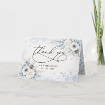 Elegante moderne staubblaue florale Winterhochzeit