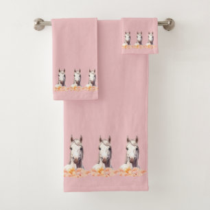 Elegante, moderne weiße Pferde mit Blumen auf Rosa Badhandtuch Set