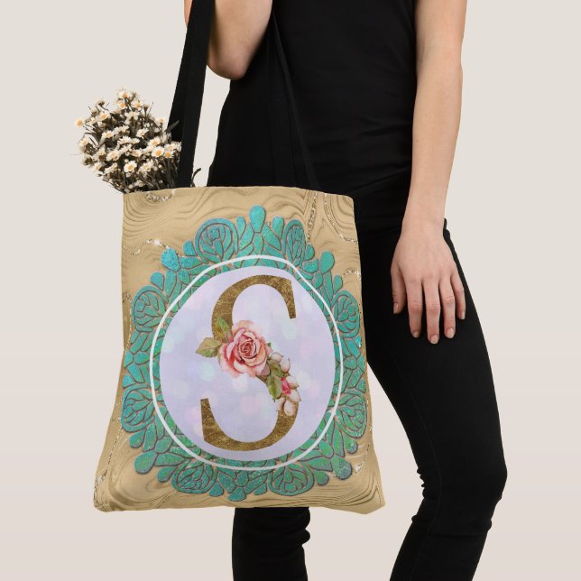 Elegante Monogram Anfangsbuchstaben mit Mandala (Von Nahem)
