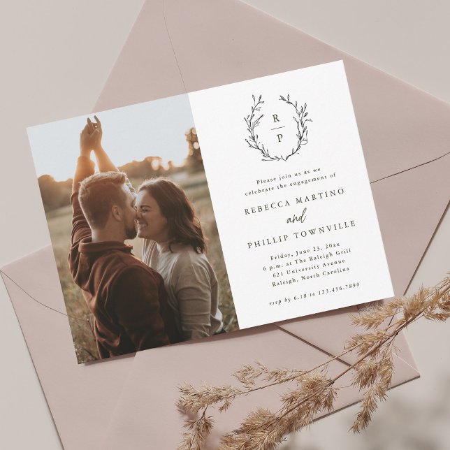 Elegante Monogram Black and White Foto Verlobung Einladung (Von Creator hochgeladen)