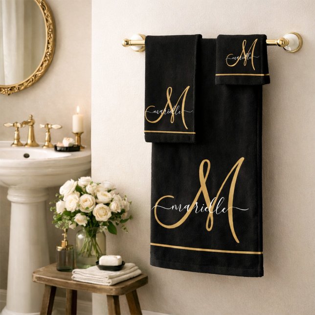 Elegante Monogram Black Gold Script Name Badhandtuch Set (Von Creator hochgeladen)