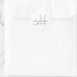Elegante Monogram Dankeschön Gastgeschenk Hochzeit Runder Aufkleber<br><div class="desc">Gray Monogram Wedding Initial Bride Groom Gunst Sticker oder für Hochzeitseinladungen Umschlag Aufkleber. Vollständig anpassbar. Elke Clarke©2009</div>