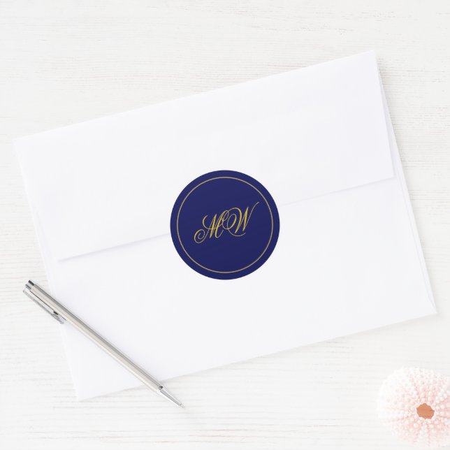 Elegante Monogram Dark Blue und Gold Wedding Runder Aufkleber (Umschlag)