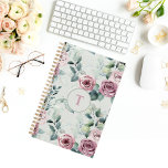 Elegante Monogram Dusty Rose Vintag Floral Planer<br><div class="desc">Personalisieren Sie diesen Monogram Vintagen Rose Planner mit Ihrer Initial- eine zeitlose Mischung aus Eleganz und Blumencharme, die Funktionalität nahtlos mit Elegance verbindet. Dieser exquisite Planer mit einem pastellgrünen Untergrund ist mit zarten rosafarbenen Rosen dekoriert, die das Wesen der Vintagen Verlockung und die Anmut der Ästhetik des Shabby Chic einfangen....</div>