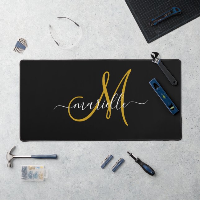 Elegante Monogram Gold Black Schreibtischunterlage (Arbeitsplatz)