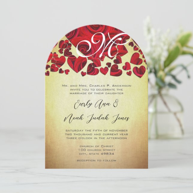 Elegante Monogram Golden Romantic Rote Rose Weddin Einladung (Stehend Vorderseite)