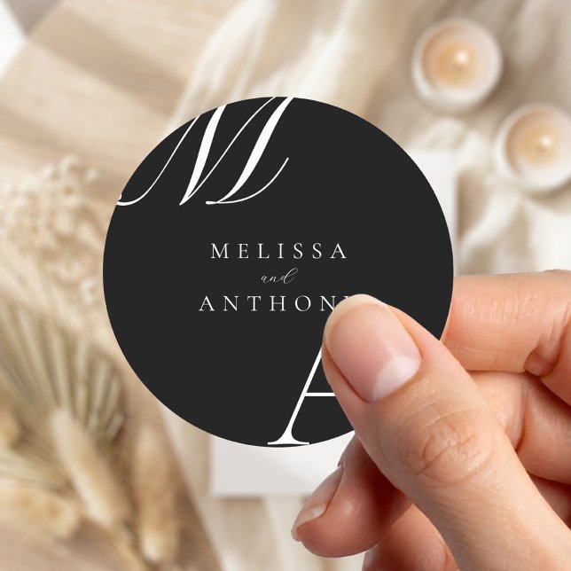 Elegante Monogram Moderne Minimalistische Hochzeit Runder Aufkleber (Von Creator hochgeladen)