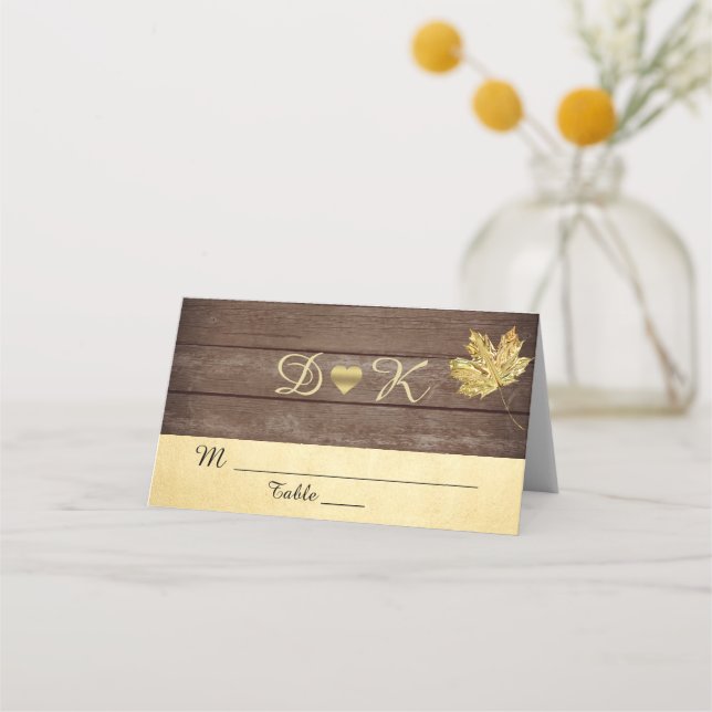 Elegante Monogram Rustic Barn Wood Country Wedding Platzkarte (Vorderseite)