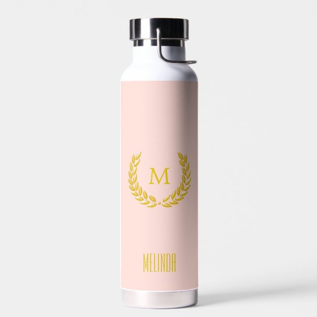 Elegante Monogram und Gold Laurel Wreath auf Rosa Trinkflasche (Links)