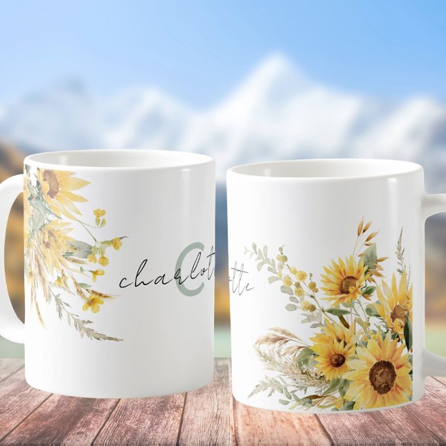 Elegante Monogram Watercolor Sonnenblume Bouquet Kaffeetasse (In situ)