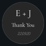 Elegante Monogramm Erstaufkleber für die Hochzeit Runder Aufkleber<br><div class="desc">Einfache elegante Monogram-Hochzeitsticker</div>