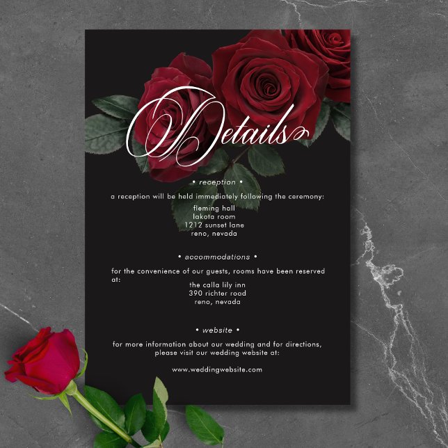 Elegante Moody Blood Rote Rosen Blumendetails Begleitkarte (Elegant Moody Blood Red Roses Floral Details Enclosure Card)