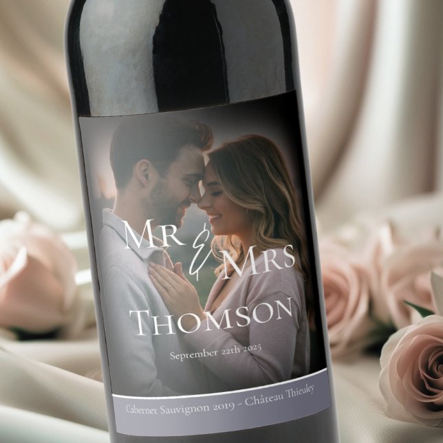 Elegante Mr. & Mrs. Foto düstere graue Winterhochz Weinetikett (Von Creator hochgeladen)