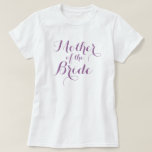 Elegante Mutter der Braut zu Shirts | Lavendel<br><div class="desc">Elegante Mutter der Braut zu Shirts | Lavendel. Niedliche Geschenkidee für Mama auf Hochzeitsfeier. Anpassbarer lila Text Erstelle auch einen für andere Familienmitglieder.</div>