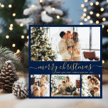 Elegante Navy Gold 4 Foto Collage Weihnachten<br><div class="desc">Elegante Kalligrafie Minimalistisch Navy und Gold 4 Foto Collage Frohe Weihnachts Script Holiday Card. Dieses festliche, mimimalistische, whimsical vier (4) Foto Urlaubskarte Vorlage verfügt über eine hübsche Foto Collage und sagt "Frohe Weihnachten"! Der "Frohe Weihnachten"-Grußtext ist in einer wunderschönen Hand geschrieben, Wirbler Swash-Schwanz-Schriftart-Typ in goldener Farbe auf dunkelmarineblau Farbe Hintergrund....</div>