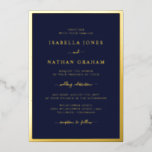 Elegante Navy Gold Wedding Folieneinladung<br><div class="desc">Diese schlichte,  moderne und stilvolle Hochzeitseinladung in marineblauer Blau besticht durch einen eleganten Rahmen und ein elegantes Kalligraphieskript,  das in echter Folie gedruckt ist. Wählen Sie zwischen Gold-,  Silber- und Rose-Goldfolie.</div>