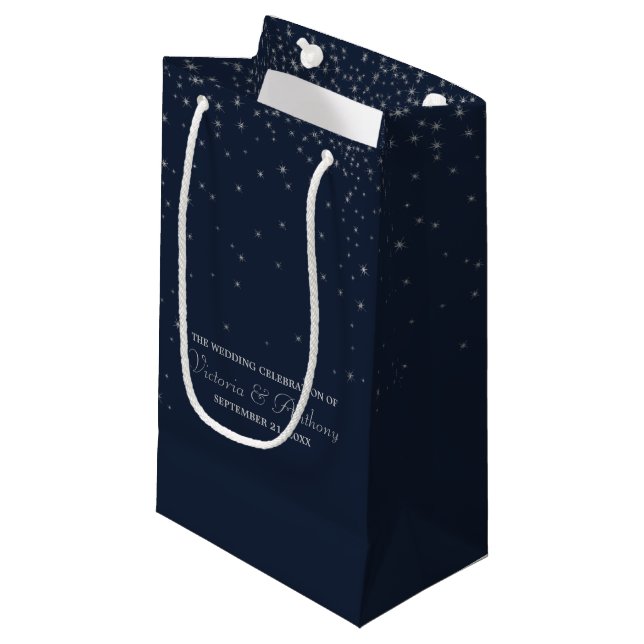 Elegante Navy & Silver Falling Stars Gastgeschenk  Kleine Geschenktüte (Vorderseite Schrägansicht)