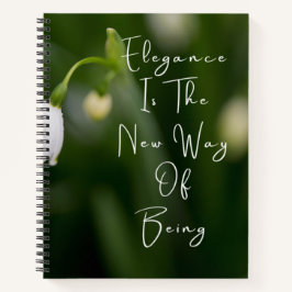 Elegante neue Art, ein Notebook mit weißer Blume z Notizbuch