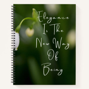 Elegante neue Art, ein Notebook mit weißer Blume z Notizbuch