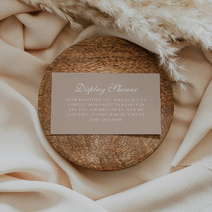 Elegante neutrale Tan Bridal Display-Dusche Begleitkarte