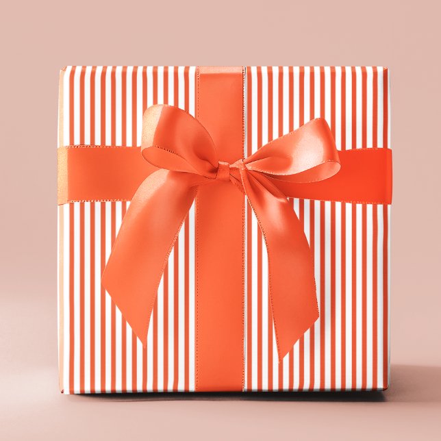 Elegante, orange und weiße Streifen Geschenkpapier (Elegant Striped Wrapping in Orange & White. Chic & Timeless. For All Occasions and  All Ages.)