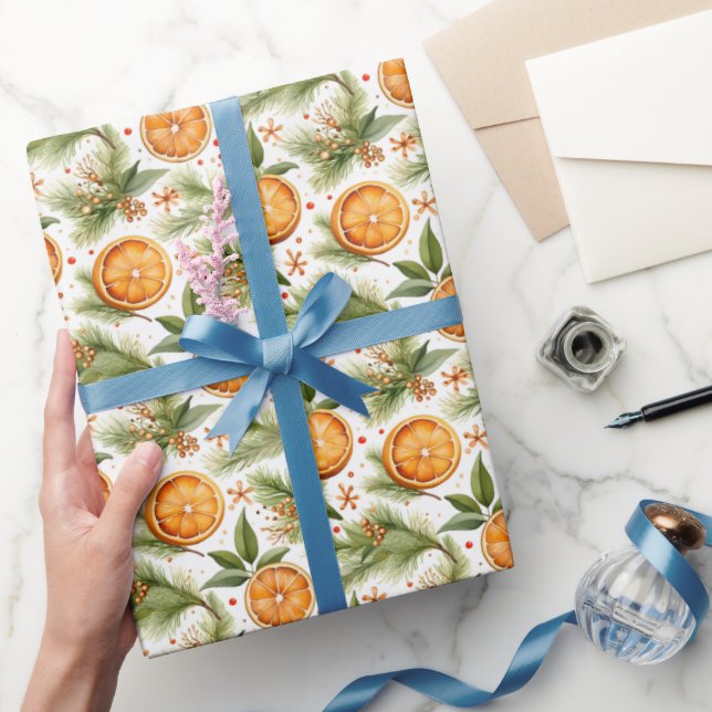 Elegante Orangen- und Weihnachtsbaumzweige Geschenkpapier (Schenken)