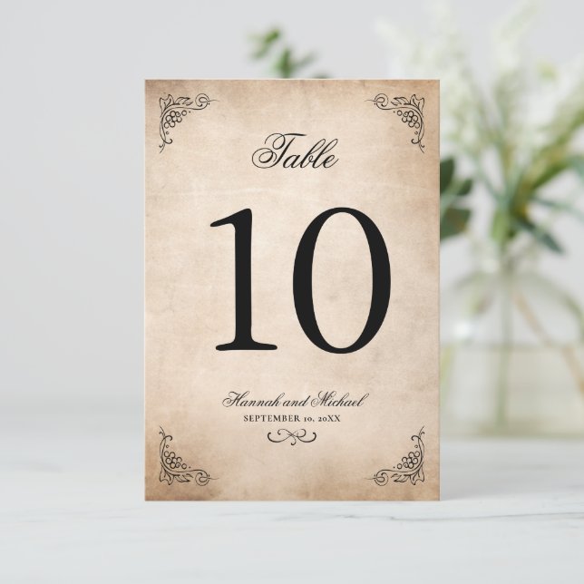 Elegante Parchment Wedding Tischnummer Card (Stehend Vorderseite)